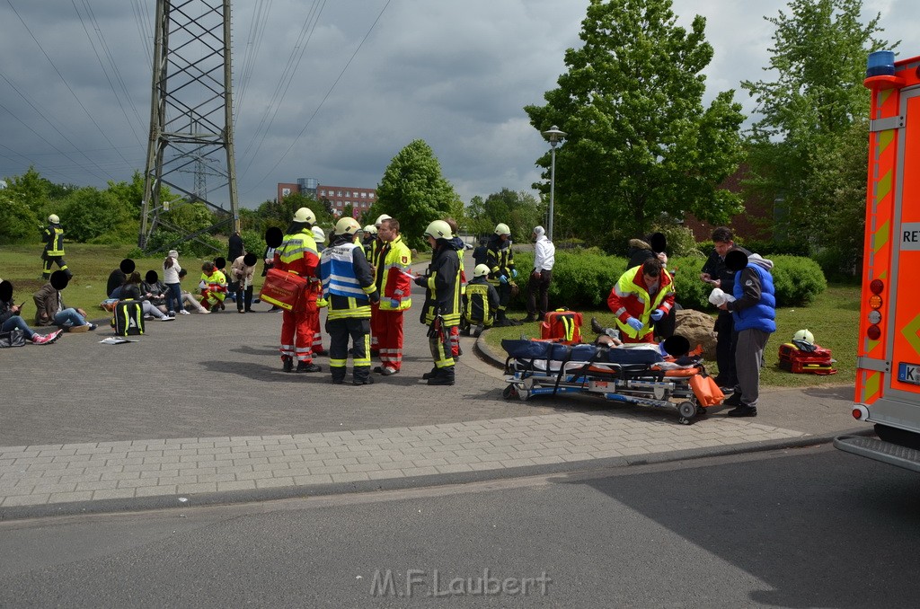 Schwerer Bus Unfall Koeln Porz Gremberghoven Neuenhofstr P033.JPG - Miklos Laubert